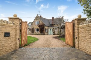 Middleton Road, Bucknell, Bicester